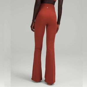 Lululemon Groove Super-High-Rise Flared Pant
Nulu *Regular Cayenne🤎